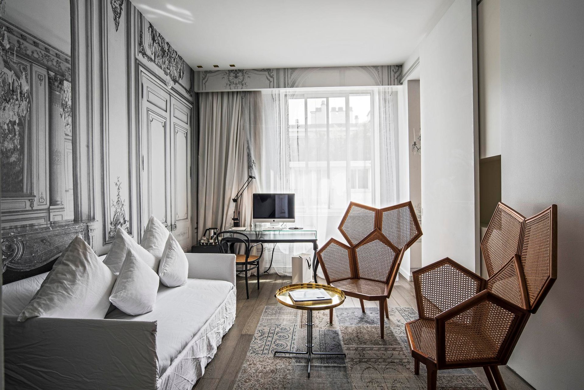 La Maison Champs-Elysées | Golden lounge suite